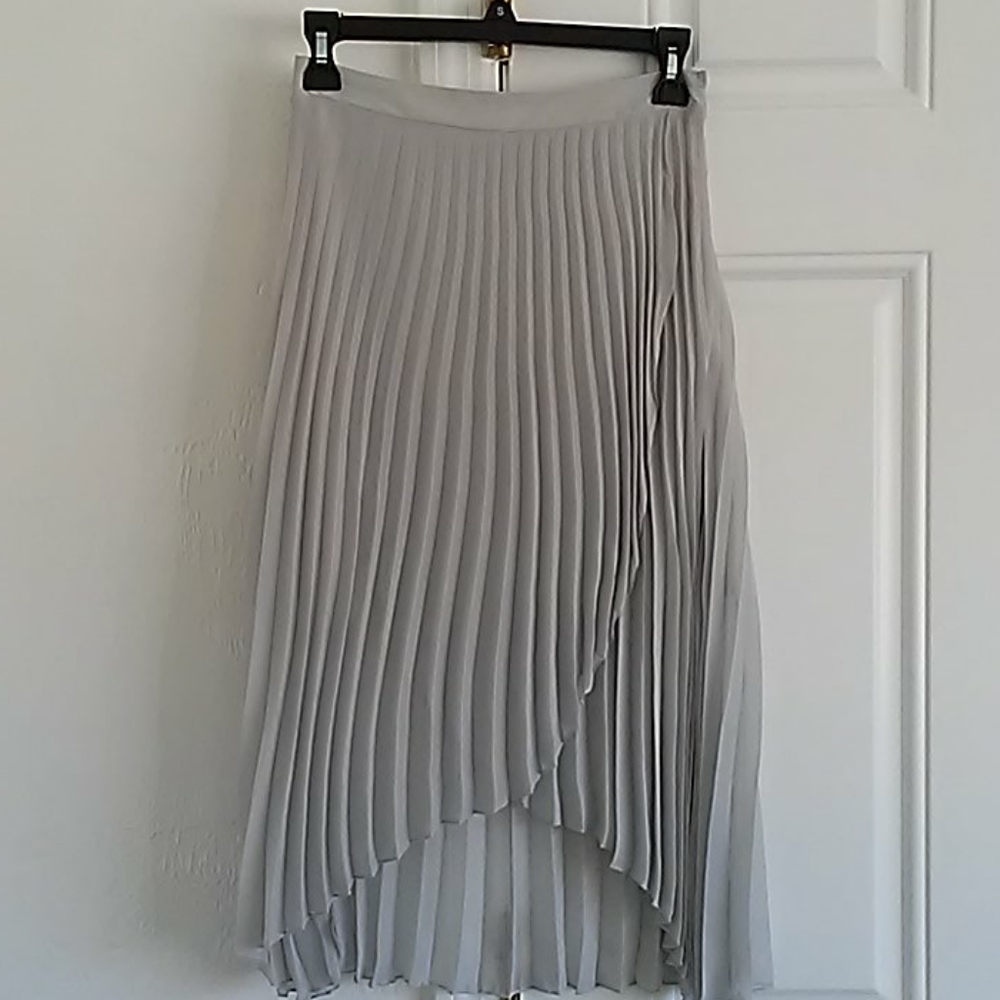 NEW Leith Tulip Hem Pleated Skirt